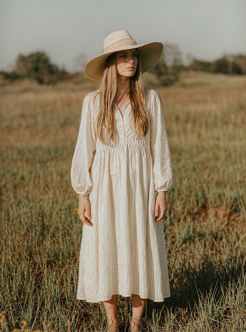Prairie Wide Brim Hat — Natural, modelled outdoors